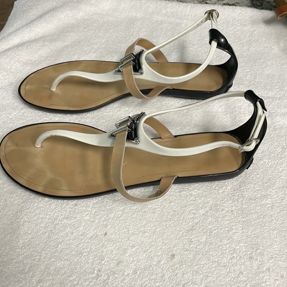 ✅BCBG T-Strap Sandals TRI-COLOR - Picture 4 of 7